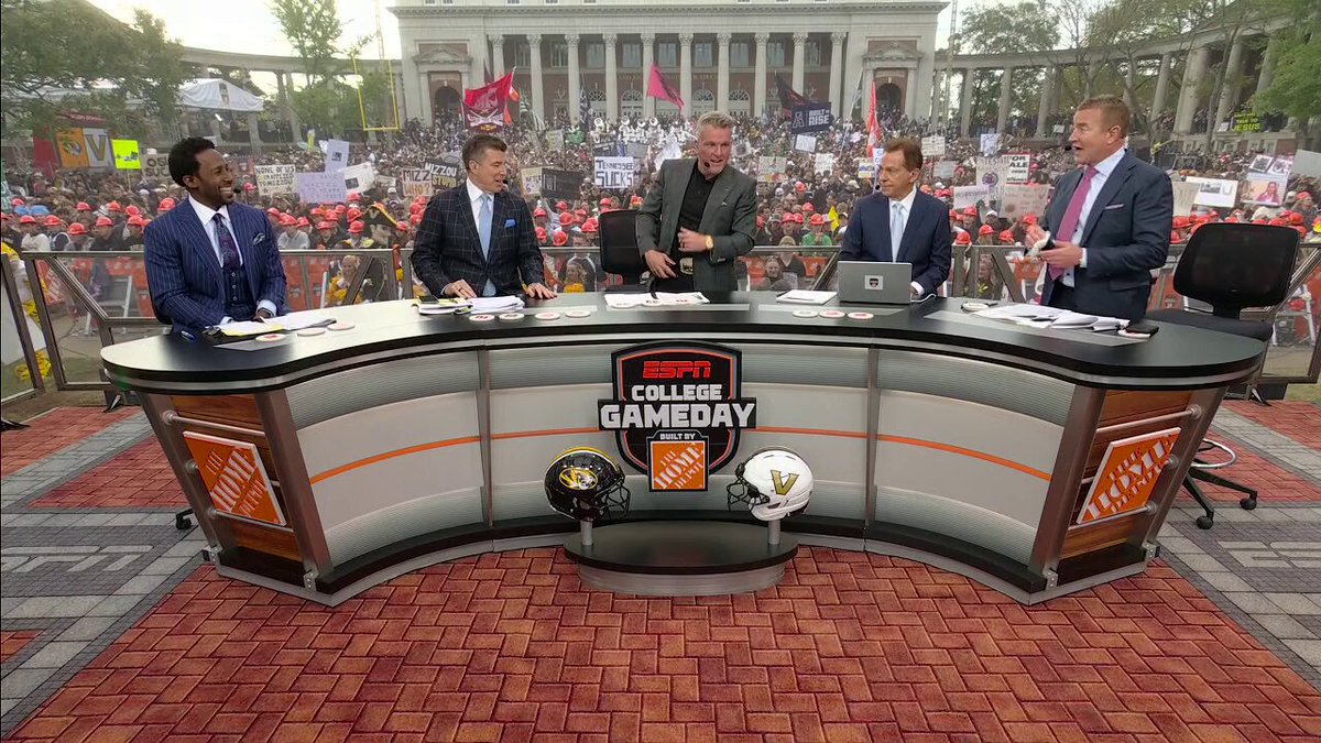 WHAT A KICK What a moment for Tyler.. He hit an ABSOLUTE BOMB #CollegeGameDay