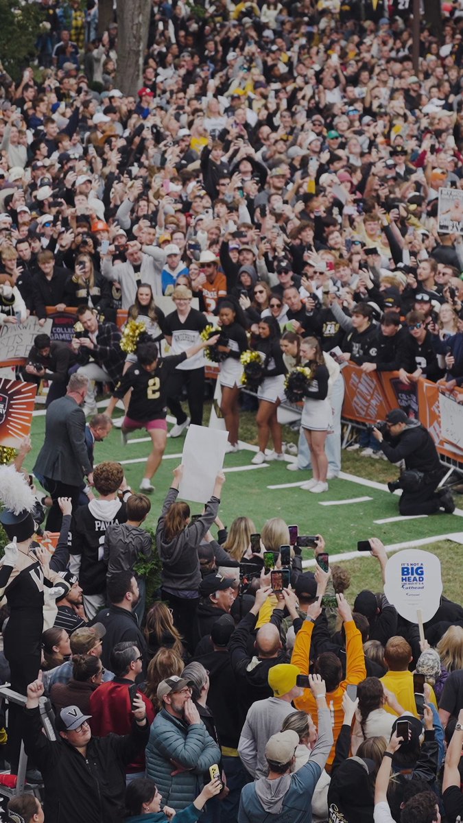 Vandy students always study for the test 🏈📖
