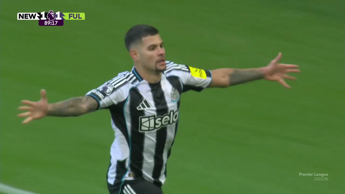 EL REBOTE AL MEDIO, NUNCA: por este error de Leno, Newcastle lo gana agónicamente ante Fulham de la mano de Bruno Guimaraes 📺 Mirá la Premier League por #DisneyPlus Plan Premium