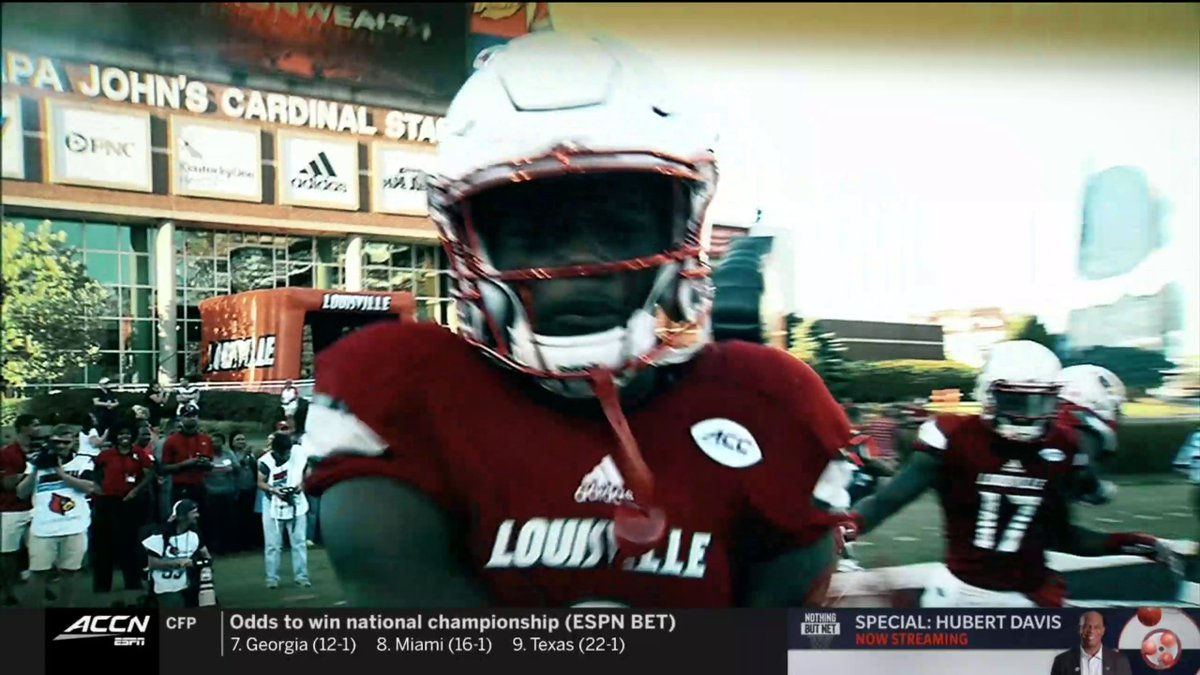 “A play frozen in time, the Lamar Leap.” 🥶 One of the most iconic moments in Louisville Football history 👏