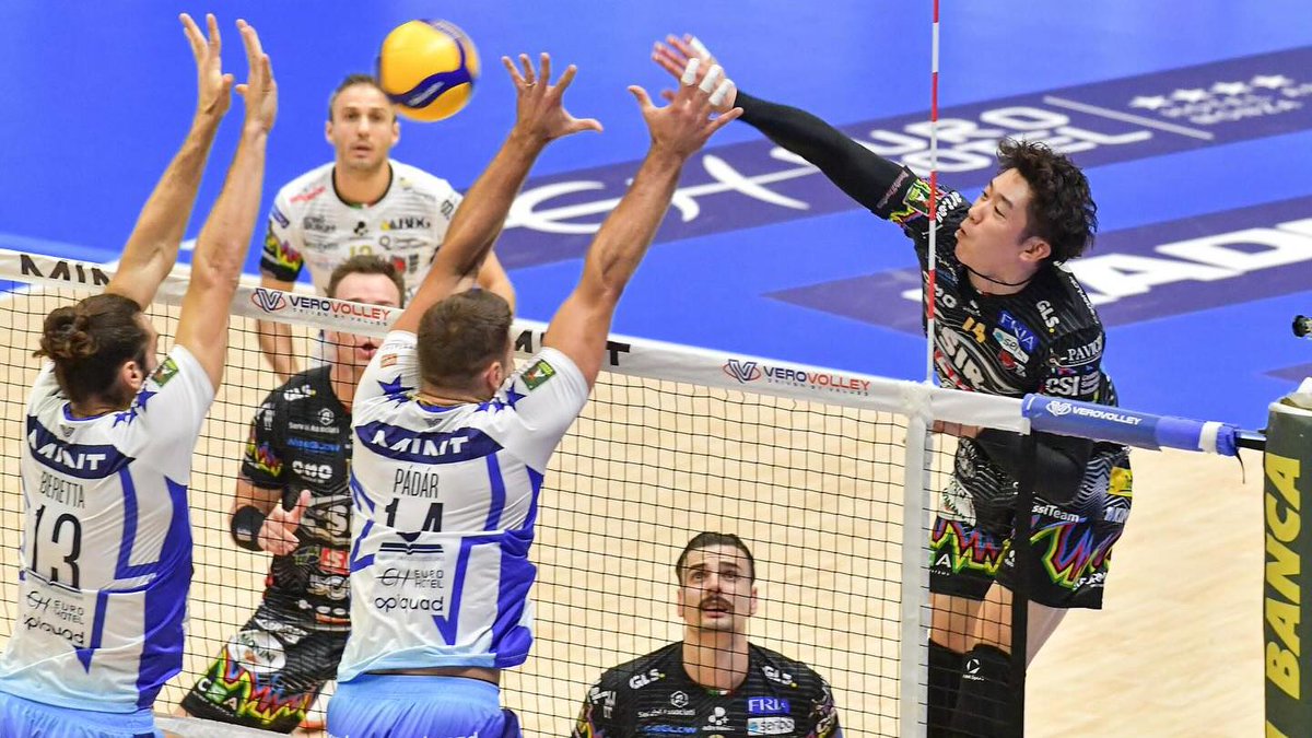 #SuperLega 🇮🇹🔥 ISHIKAWA 🆚 NIKOLOV 💥 Blockbuster clash this Sunday, Oct 26 at 7:30pm GMT: Perugia 🆚 Civitanova. Yuki Ishikawa 🇯🇵 and Alex Nikolov 🇧🇬 go head-to-head in a duel of world-class outsides. 🌟 📺 LIVE on VBTV: 🏐 #Volleyball #Pallavolo