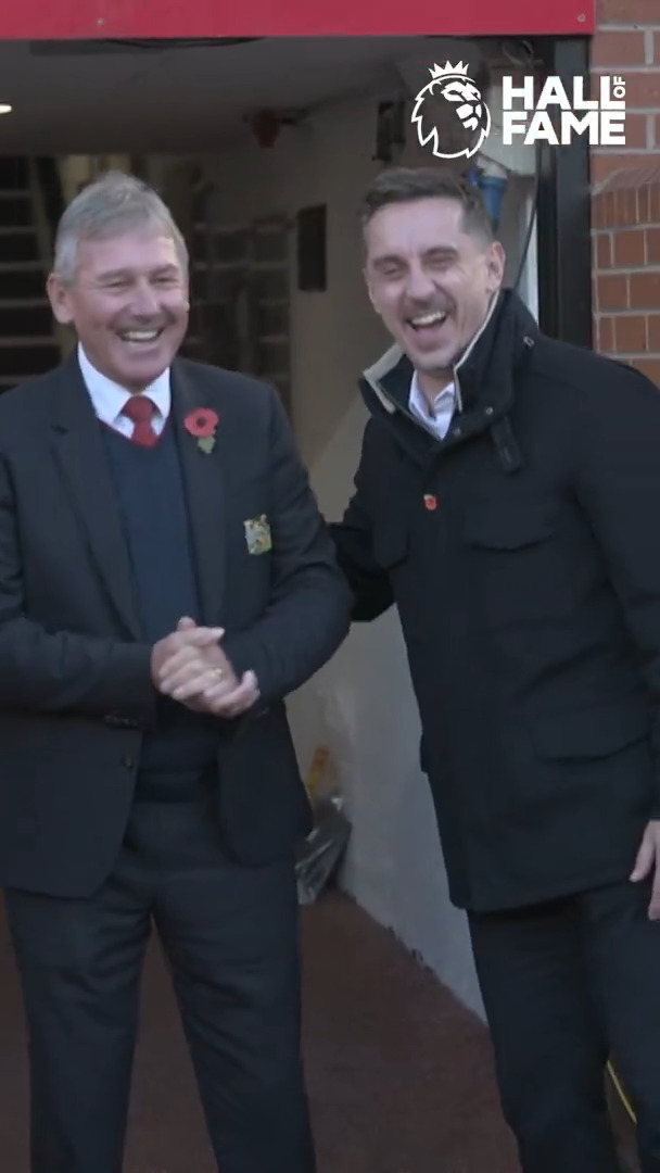 Gary Neville receives his Premier League Hall of Fame medallion from his boyhood hero, Bryan Robson. 🤝🏅