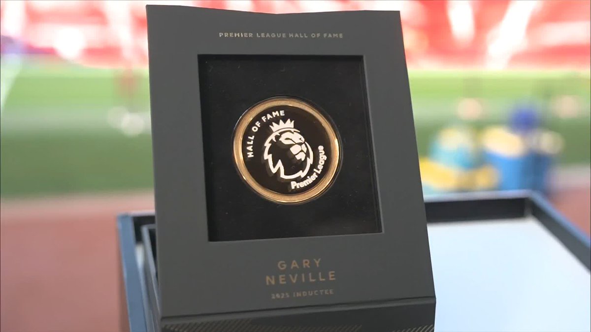 Gary Neville reacts to being inducted into the Premier League Hall of Fame ๐๏ธ๐ด