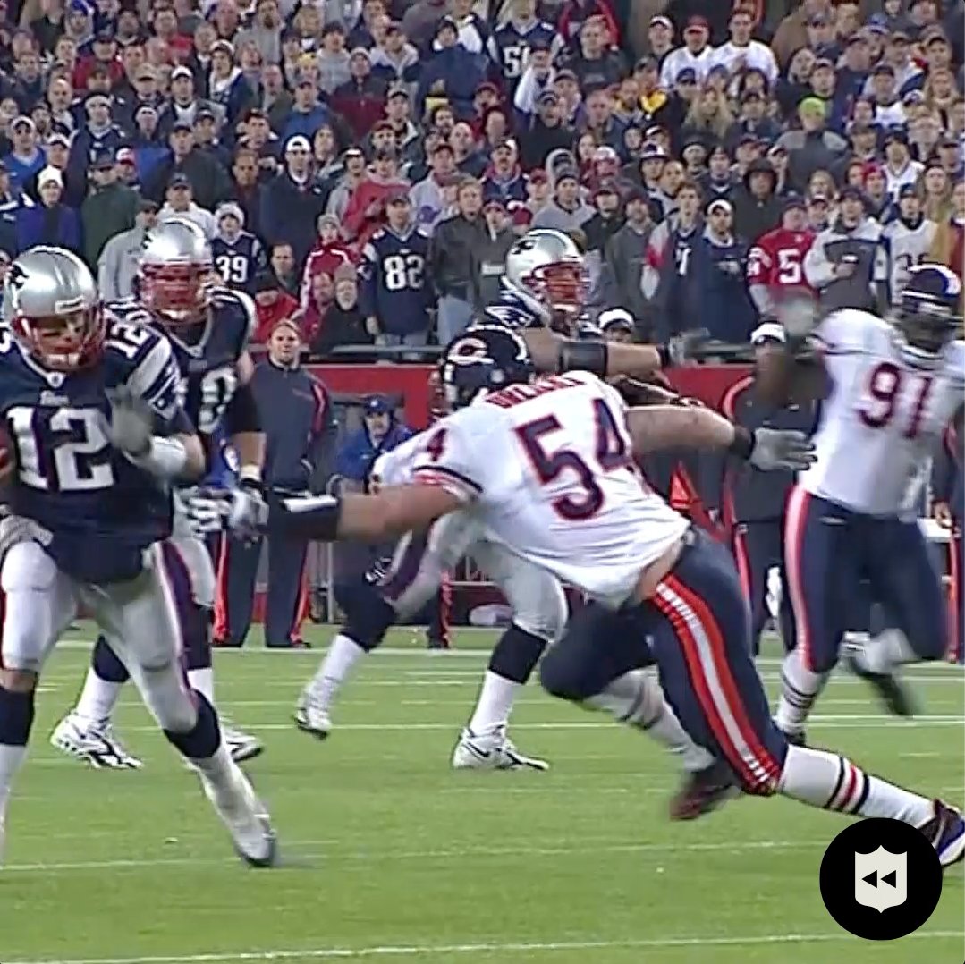 When Tom Brady hit his legendary juke on Brian Urlacher 😮‍💨
