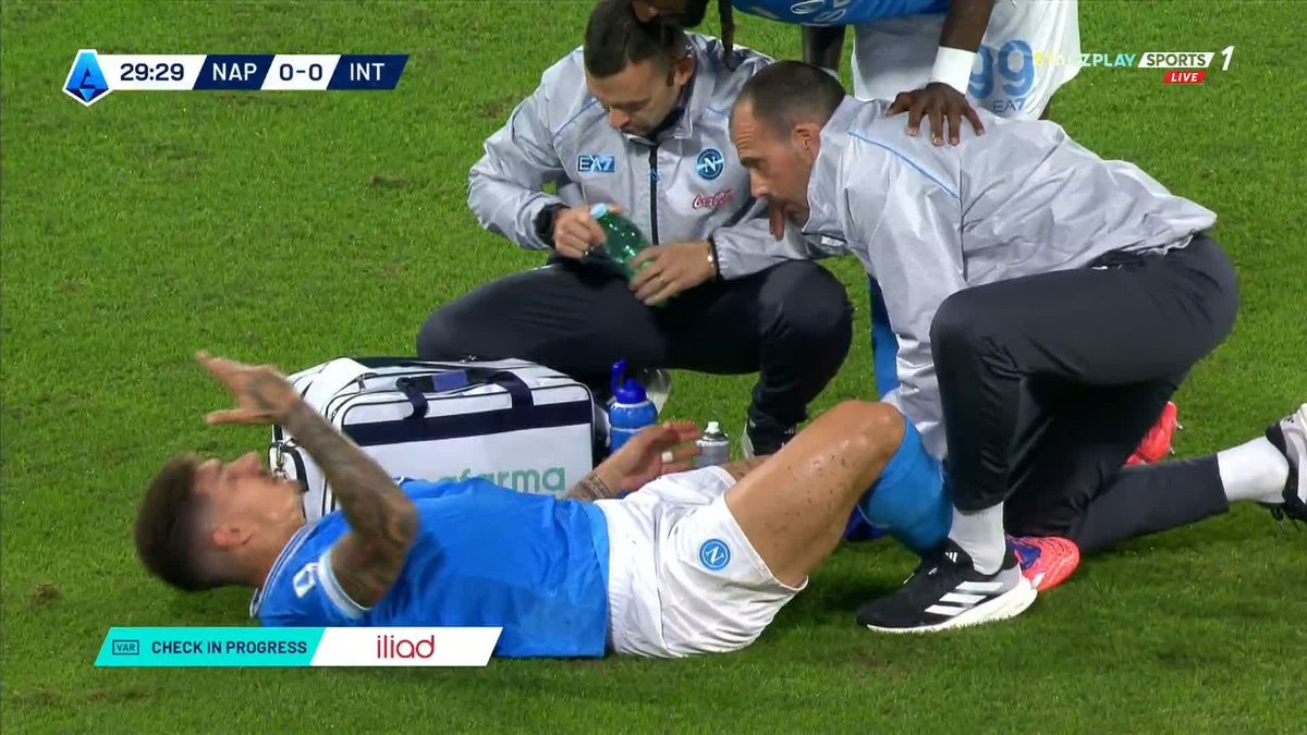 Questo il rigore concesso al Napoli. Fra il gol concesso ieri al Pisa da Zufferli e questo rigore di Mariani oggi: due errori drammatici e vergognosi. Non c'entra nulla essere anti Milan, Inter, Napoli. È buonsenso.