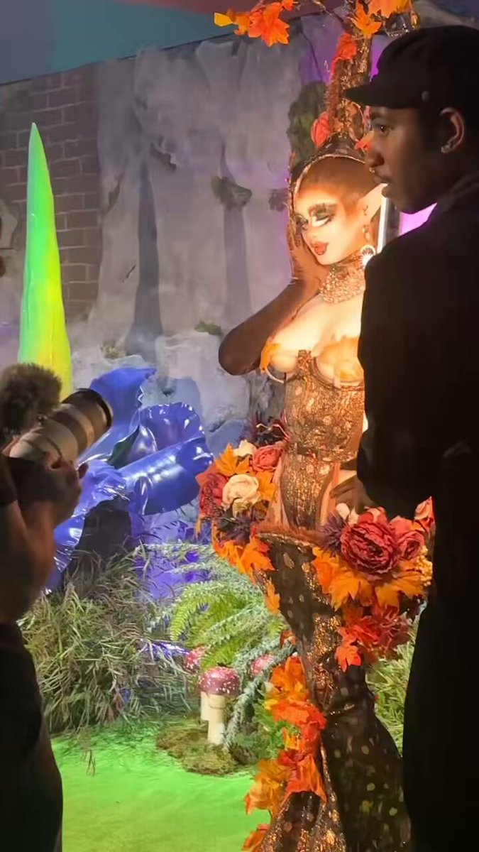 A little look behind the scenes of the Dawn Tree for the Grindr Pleasure Ball the other night 🫶🤍 full sewing vid coming soon ‼️‼️