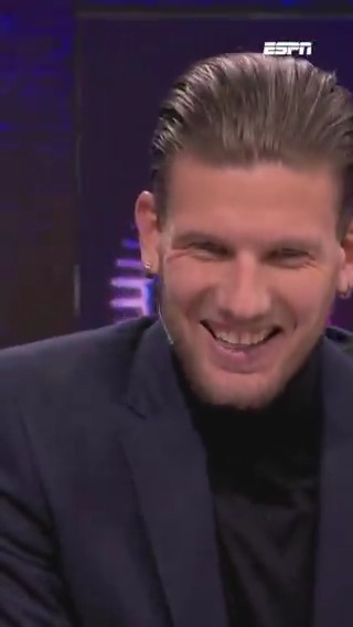 🤨 Michiel Kramer keek met verbazing naar het opstootje tussen Wout Weghorst en Wouter Goes. "Het zijn twee griezels van spelers."