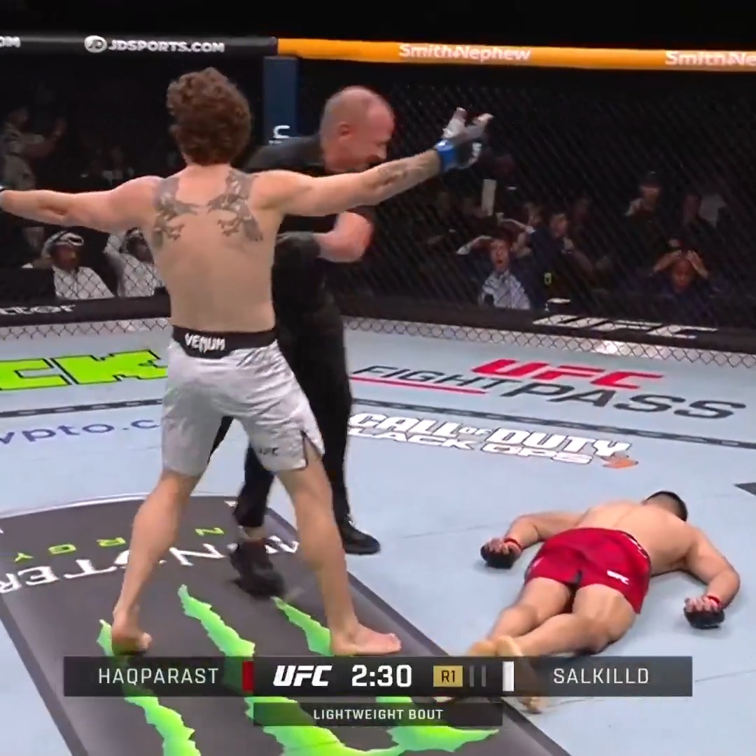 DOWN IT GOES! 💥 Quillan Salkild ends the fight with the head kick KO! #UFC321 | #InAbuDhabi | Experience Abu Dhabi | Abu Dhabi Calendar