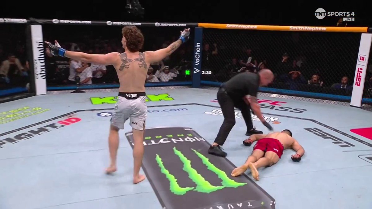 Quillan Salkilld with one of the NASTIEST head kick KO's you'll ever see! 😱 Watch #UFC321 LIVE on TNT Sports Box Office from 7 PM ➡️ BUY NOW VIA LINK IN BIO