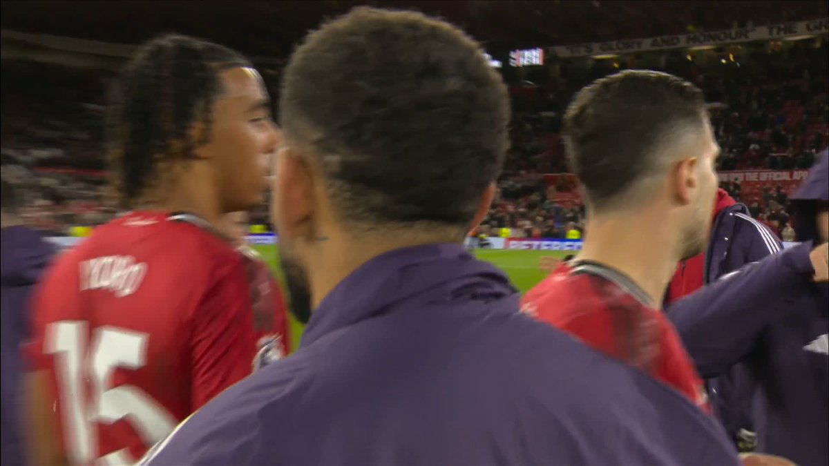 "They look like real Manchester United players" 👏 Jamie Redknapp is impressed with Manchester United's recent performances 📈