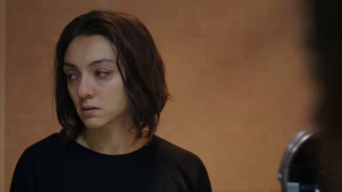 “Bırakamaz ki beni. Bensiz yapamaz o.” Kral Kaybederse 24. bölüm tanıtımı yayında! #KralKaybederse her salı 20.00’de STAR TV’de!