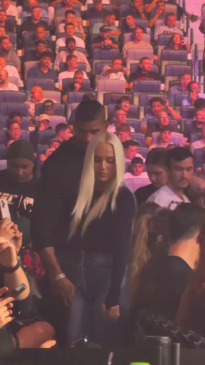 Alistar Overeem and his wife #UFC321