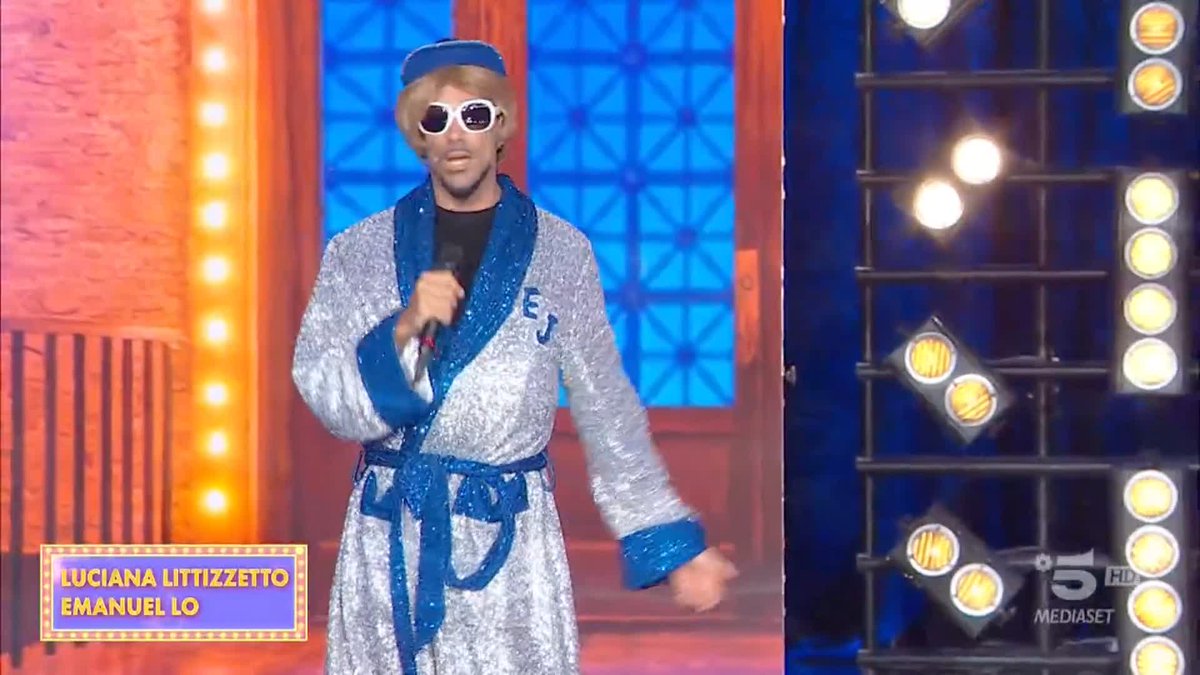 LUCIANA PIÙ CHE DUA LIPA SEMBRAVA MORTISIA ADDAMS AJAJDJKD #TuSiQueVales