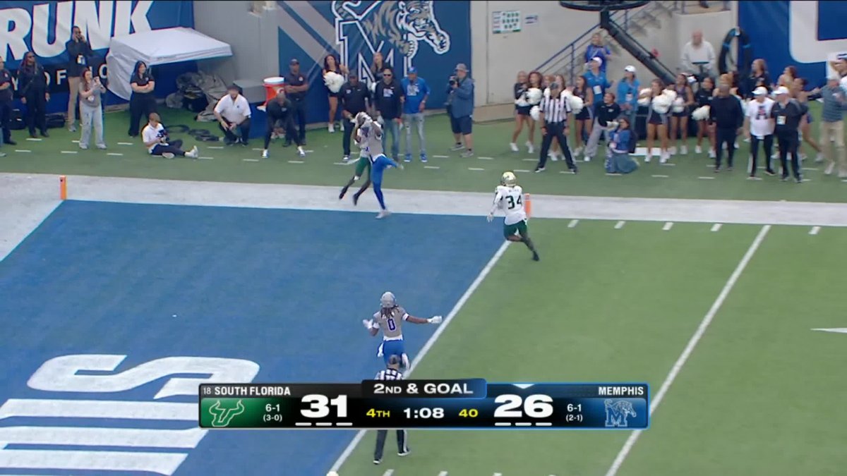 WHAT A CATCH TO TAKE THE LEAD 😱 Memphis has No. 18 USF on the ropes, watch the final seconds on ESPN2 and the ESPN App 👀