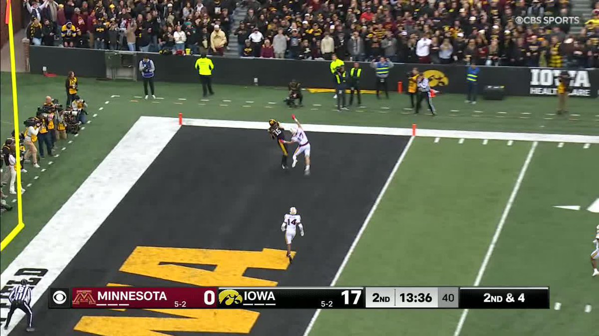 The Hawkeyes are rolling. Mark Gronowski finds Reece Vander Zee to continue Hawkeye Football's hot start. 📺: CBS