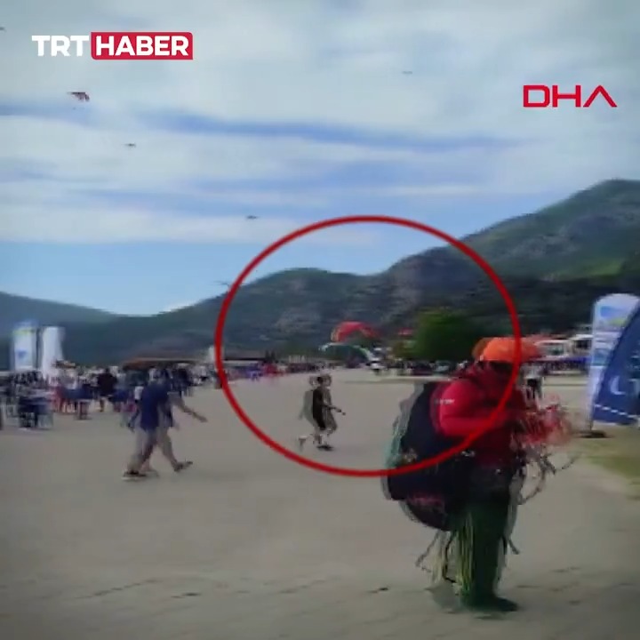 🔴Muğla Fethiye'de iniş yapan 2 yamaç paraşütü çarpıştı.