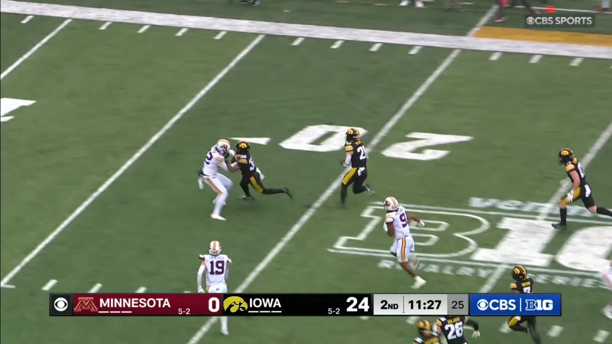 We wouldn't be doing our job if we didn't spotlight the KJ Parker block 👀 KJ Parker x Hawkeye Football 📺: CBS