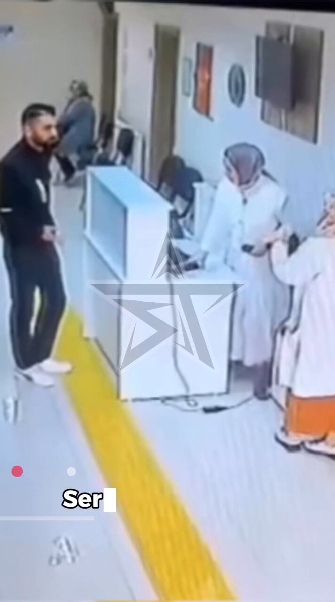 Kocaeli’de bir Aile Sağlığı Merkezi’nde iddiaya göre beklemeye tahammülü olmayan hasta; önce kendisine yardımcı olmaya çalışan hemşireye bağırdı, ardından kendisine sakin olmasını söyleyen doktora saldırdı. Kadın hekimin Boğazını sıkarak Darp eden şahıs adli kontrol şartıyla serbest bırakıldı!