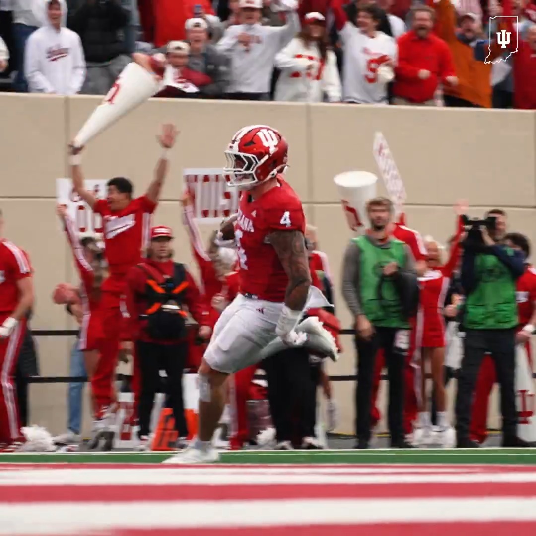 Pick-six 🤝 first TD for Aiden Fisher.