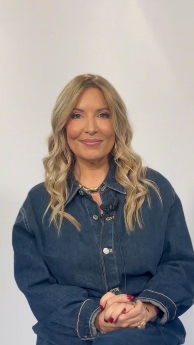 Barbara D’Urso: “Questa è una giuria anomala, perché un giurato adesso non dovrebbe dire su chi punta alla vittoria” Selvaggia: “Te l’hanno riferito, perché tu non mi guardi” Barbara: “Se il tuo ego si accresce, dico che ti guardo” #BallandoConLeStelle