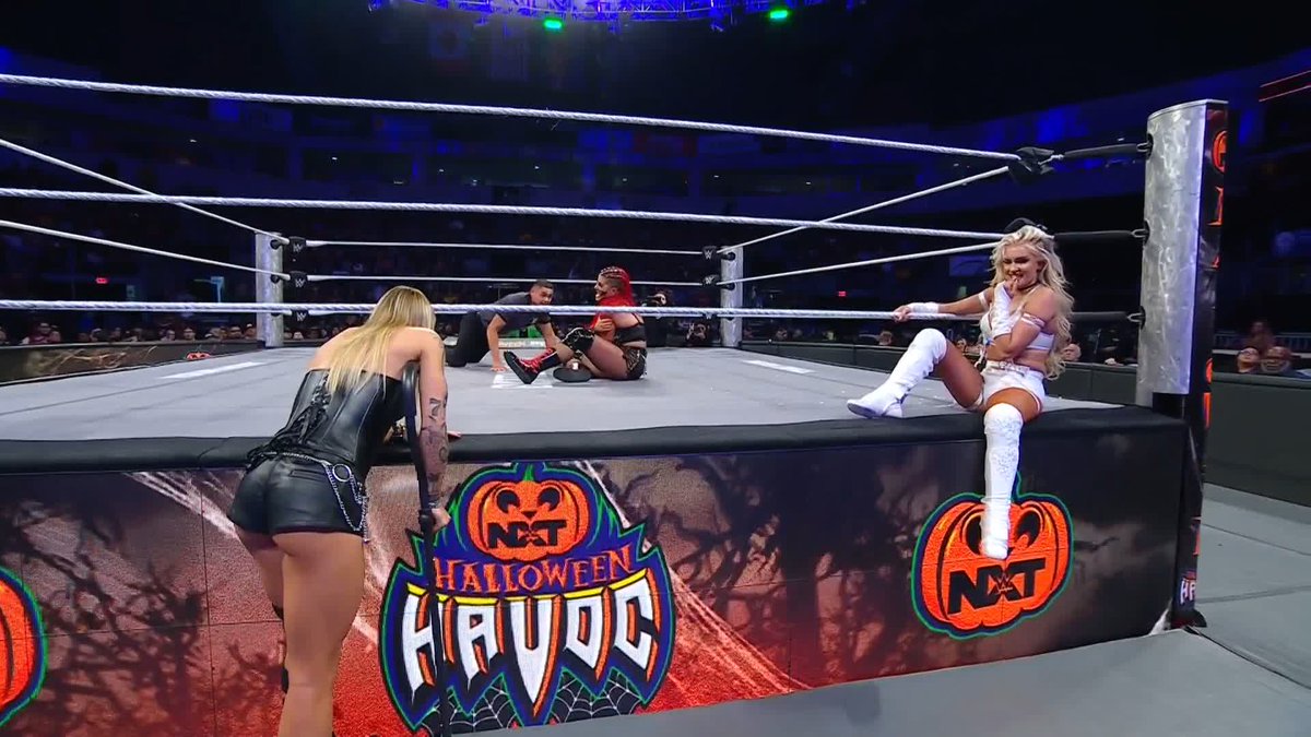 Blake doing her pose upside down 🤣 #HalloweenHavoc