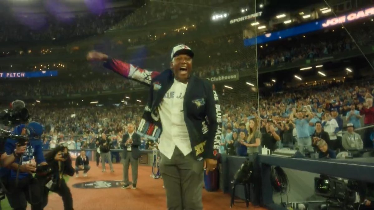 #WorldSeries legend Joe Carter threw out the first pitch in Toronto ahead of Game 2!