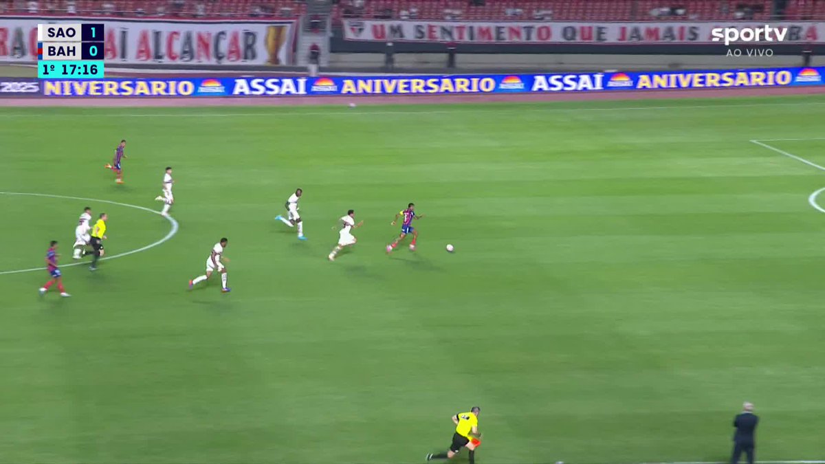 O gol perdido por Jean Lucas. Volante do Bahia parou no goleiro Rafael, do São Paulo. 🎥 sportv | ge