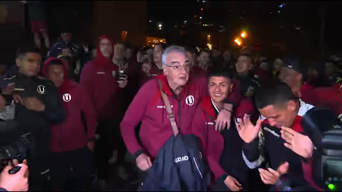 🔥ASÍ CELEBRAN LOS JUGADORES CREMAS CON SU HINCHADA🔥 💛 Jairo Concha, Alex Valera, William Riveros y Jorge Fossati se unieron a la fiesta crema. ¡Saltaron y bailaron al ritmo de la hinchada, que nunca deja de alentar! 🔥⚽ Gustavo Peralta Coello 📺 Conoce cómo ver L1MAX en vivo 👉 #L1MAX #Liga1 #TorneoClausura2025