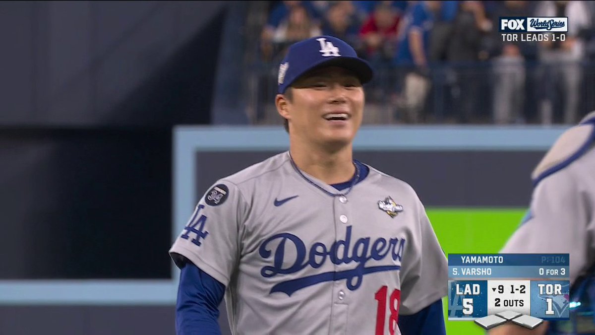 The final out of Yoshinobu Yamamoto's complete game mastery in Game 2 🍿