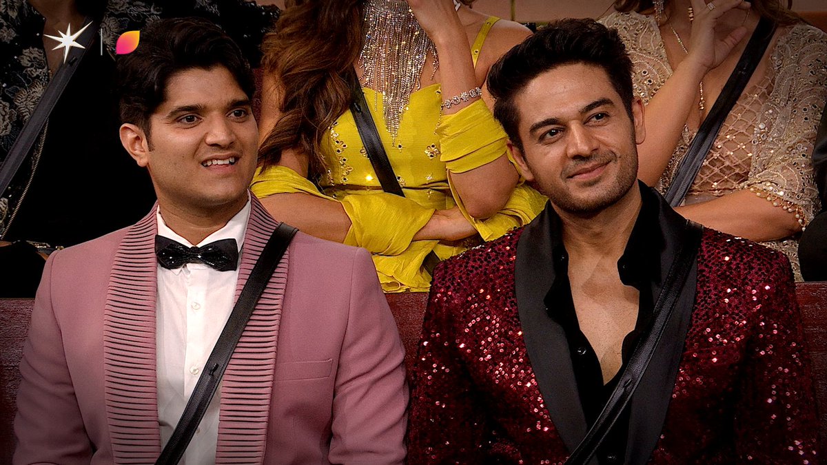 Mika Singh ke saath gharwaale karenge decide kiska season raha hit aur kiska hua flop! 🤔 Dekhiye #BiggBoss19, Mon-Sun raat 9 baje JioHotstar aur 10:30 baje #Colors par. #Vaseline #AppyFizz Danube Properties VZY {BB, Bigg Boss, BB19, Bigg Boss 19} Salman Khan #MikaSingh Gaurav Khanna Abhishek bajaj Nehal Chudasama Baseer Ali Tanya Mittal Ashnoor Kaur Kunickaa Sadanand #PranitMore The MriDul #NeelamGiri Farrhana Bhatt Amaal Mallik Shehbaz Badesha Malti Chahar🇮🇳