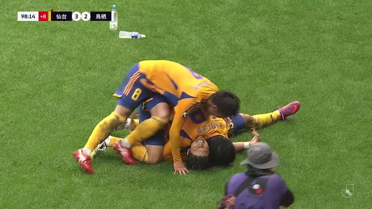 J1昇格プレーオフ圏内へ⚽️ 後半アディショナルタイムにドラマが✨ 🎦 ゴール動画 🏆 明治安田Ｊ２リーグ 第34節 🆚 仙台vs鳥栖 🔢 3-2 ⌚️ 90+9分 ⚽️ 小林 心（仙台） #Ｊリーグ