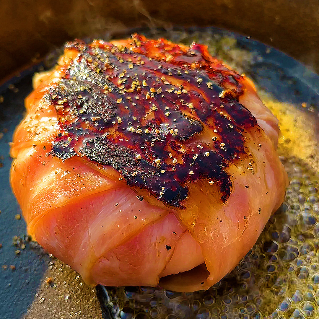 【BBQでこれ作ったら優勝】ベーコンで包むとろけるカマンベールのぜいたく焼き♪ Bacon Wrapped Camembert🥓🏕️
