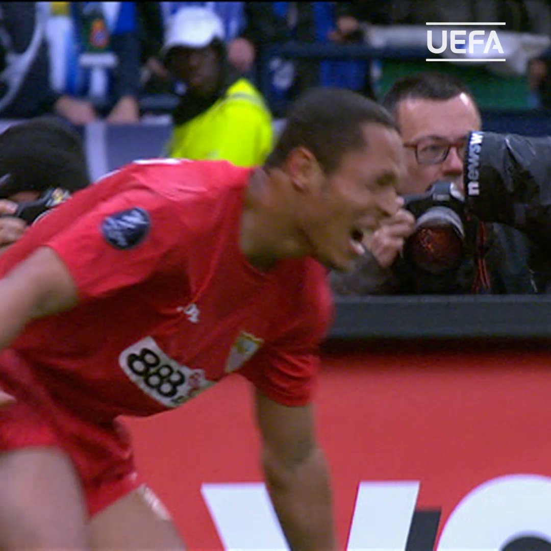 🤩 Un lateral que marco una época... 🎈 ¡𝗙𝗲𝗹𝗶𝗰𝗶𝗱𝗮𝗱𝗲𝘀, 𝗔𝗱𝗿𝗶𝗮𝗻𝗼 𝗖𝗼𝗿𝗿𝗲𝗶𝗮ⵑ 🎈 #UEL | Sevilla Fútbol Club