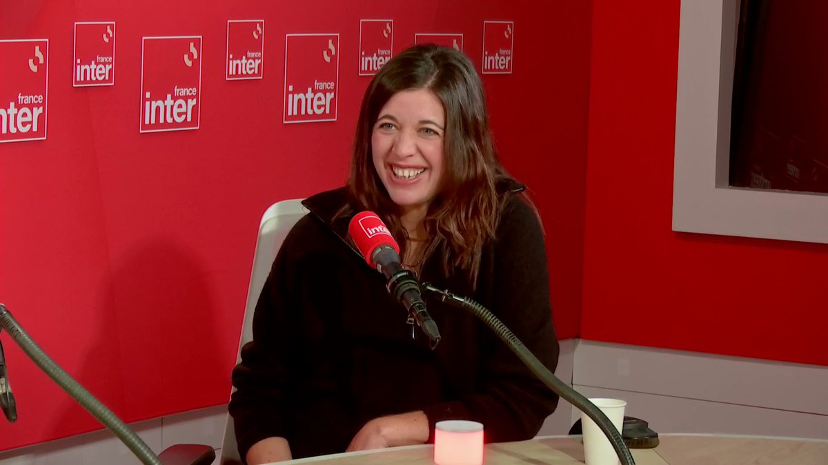 "J'assiste à la justice dans tout ce qu'elle est", explique la journaliste Julie Brafman, lauréate du prix Albert Londres. La justice est "parfois absolument merveilleuse, lumineuse, on sort d'une cour d'assises avec le sentiment d'un apaisement".
