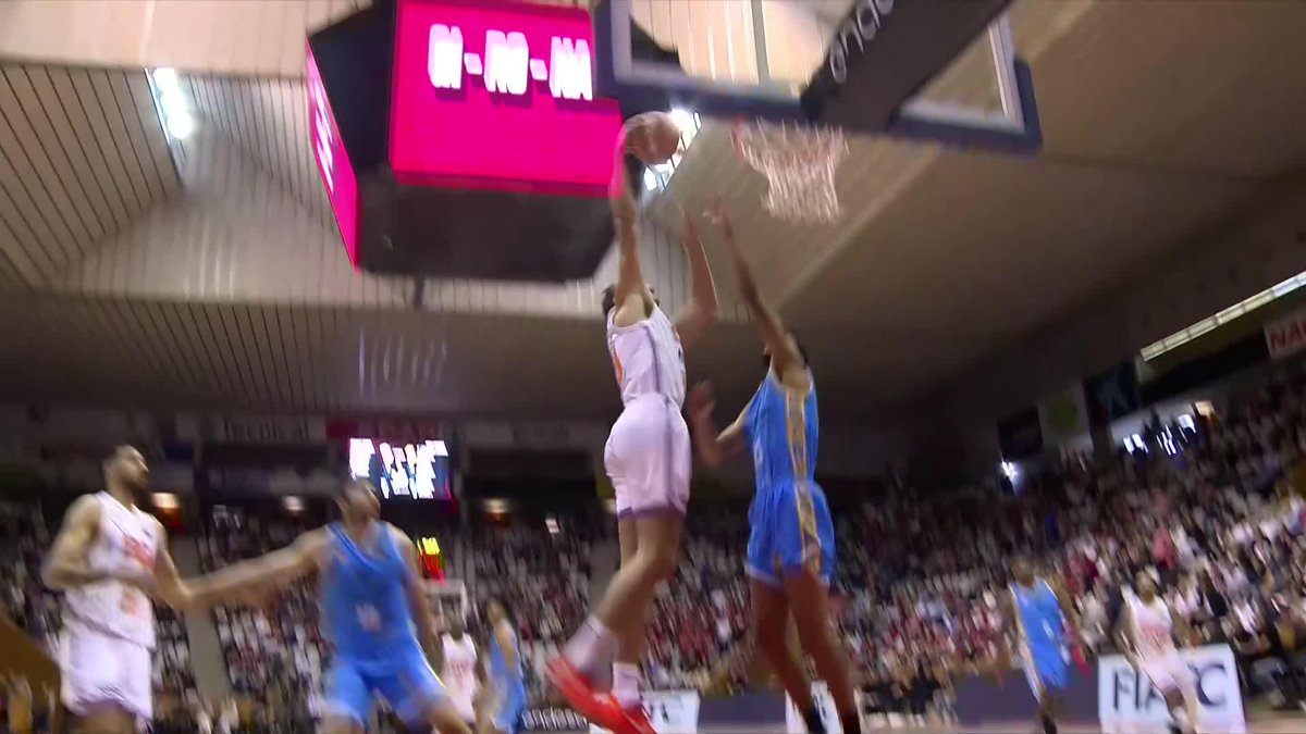 🤪 A ver Sergi Martinez Costa, que no me ha dado tiempo a avisar de que empieza el partido en Fontajau y vas tú y haces esto... Este chaval no da tregua, FIATC Girona. ¡BOOOOOOOOOOOOOOOOOM! 📺 DAZN España | #LigaEndesa