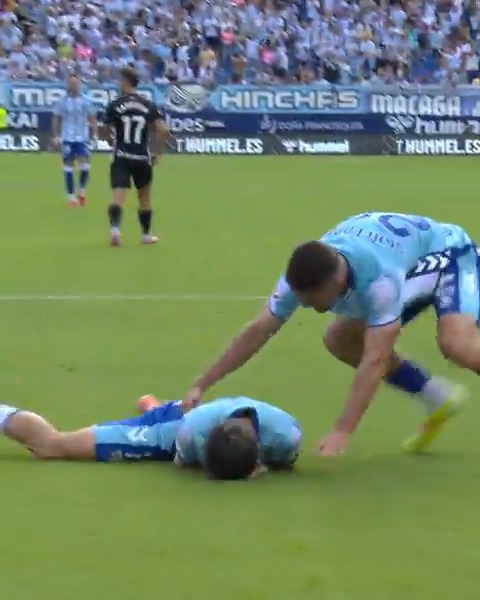 🥹 Pura emoción. 💙 ¡Larrubia adelanta al Málaga CF en el #MálagaAndorra! #LALIGAHYPERMOTION | #LALIGAHighlights