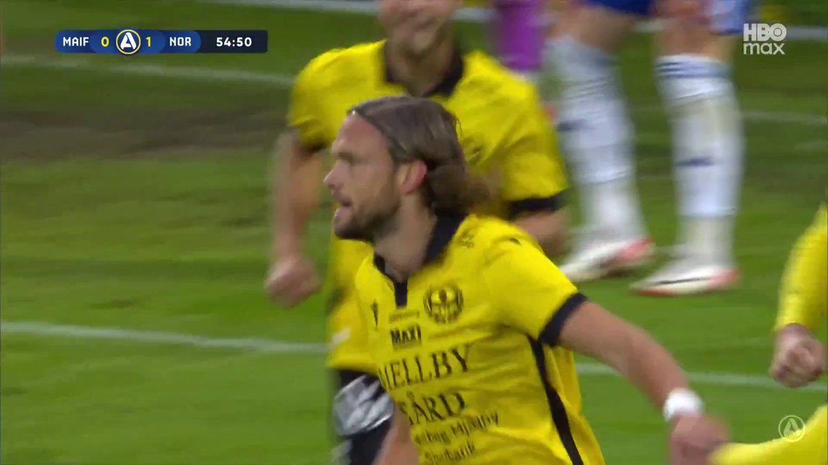 Kvitterat på Strandvallen! Mjällbys Tom Pettersson med mål för tredje matchen i rad 🟡⚫ 📲 Se matchen på HBO Max och Kanal 5