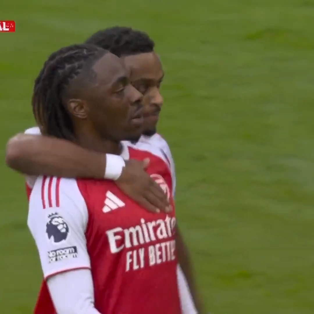 IT JUST HAD TO BE HIM. Ebere Eze nets his first Premier League goal for Arsenal against his former club. 🙌