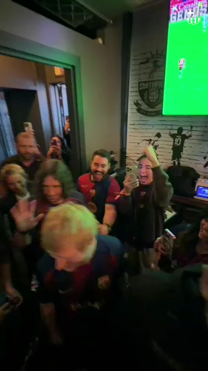 Puyol and Ed Sheeran arrive at the Barça Penya in New York 🗽 Spotify Ed Sheeran HQ ▶️