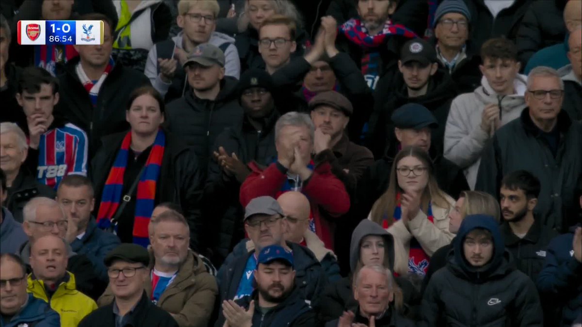 A warm ovation from Arsenal and Crystal Palace fans for goalscorer Eberechi Eze 🥹