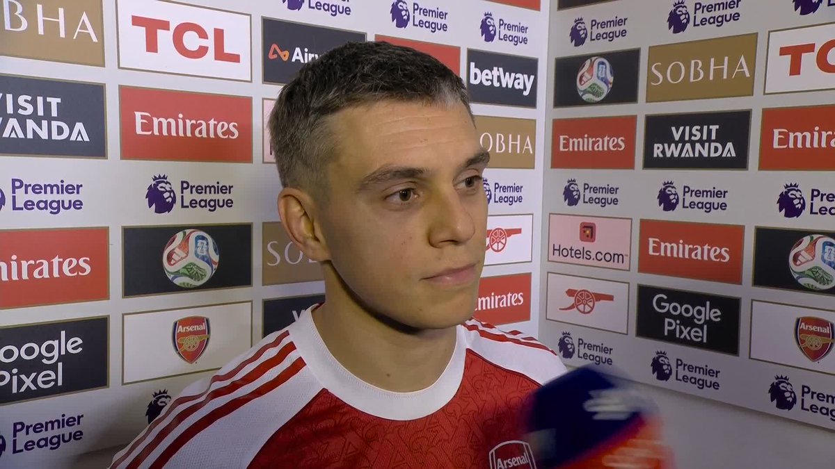 "When we get a set-piece, we KNOW we can score!" Leandro Trossard reacts after Arsenal earn another three points through a set-piece goal, this time against Crystal Palace 💪