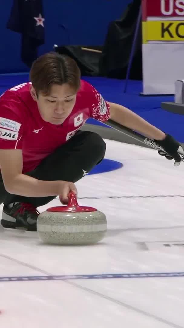Japan 🇯🇵 clinch bronze! 🥉 Yanagisawa Riku navigates the port for an inch-perfect draw that scores two and wins the game. Watch all games live on The Curling Channel! #curling #PCCC #japan