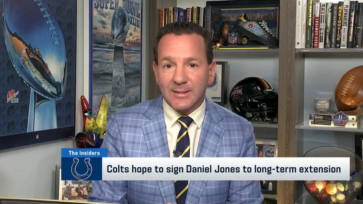 The Colts are looking to sign QB Daniel Jones to a long-term extension after this season, per Ian Rapoport.