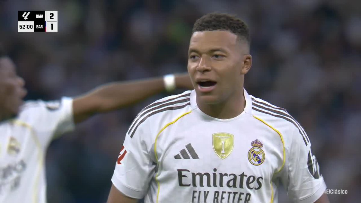SZCZENSY SAVES MBAPPE'S PEN AFTER ERIC GARCIA'S HANDBALL! WHAT A SAVE 😧