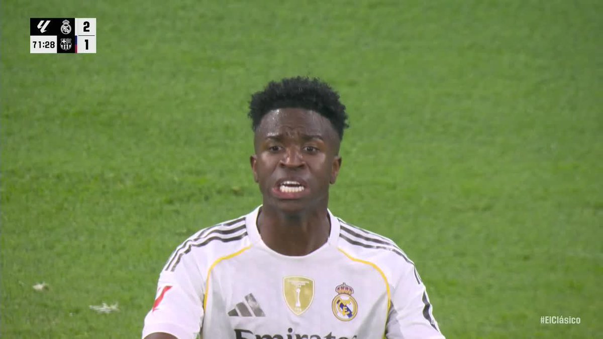 Vini Jr. was heated and went straight down the tunnel after getting subbed off.