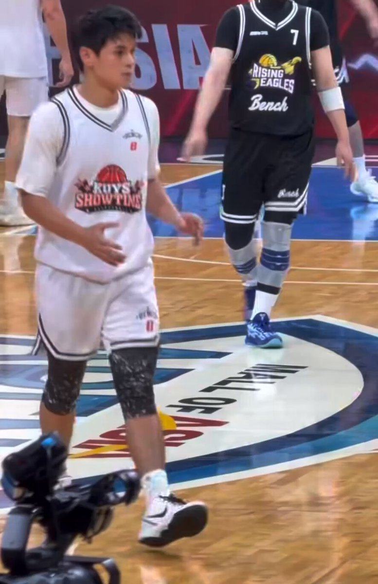 we don‘t talk enough about this. Dustin’s smooth pass, David’s sharp skills—pure magic. i hope we see more of them playing together. BENCH BALLER DUSTIN YU #ShootforAsia #DustinYu #DavidLicauco