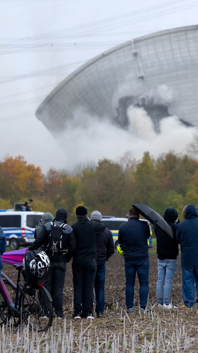 In Germany, two cooling towers at the former Gundremmingen nuclear power plant were demolished, almost four years after the last reactor was shut down. Thousands came to watch the spectacle, according to the police.