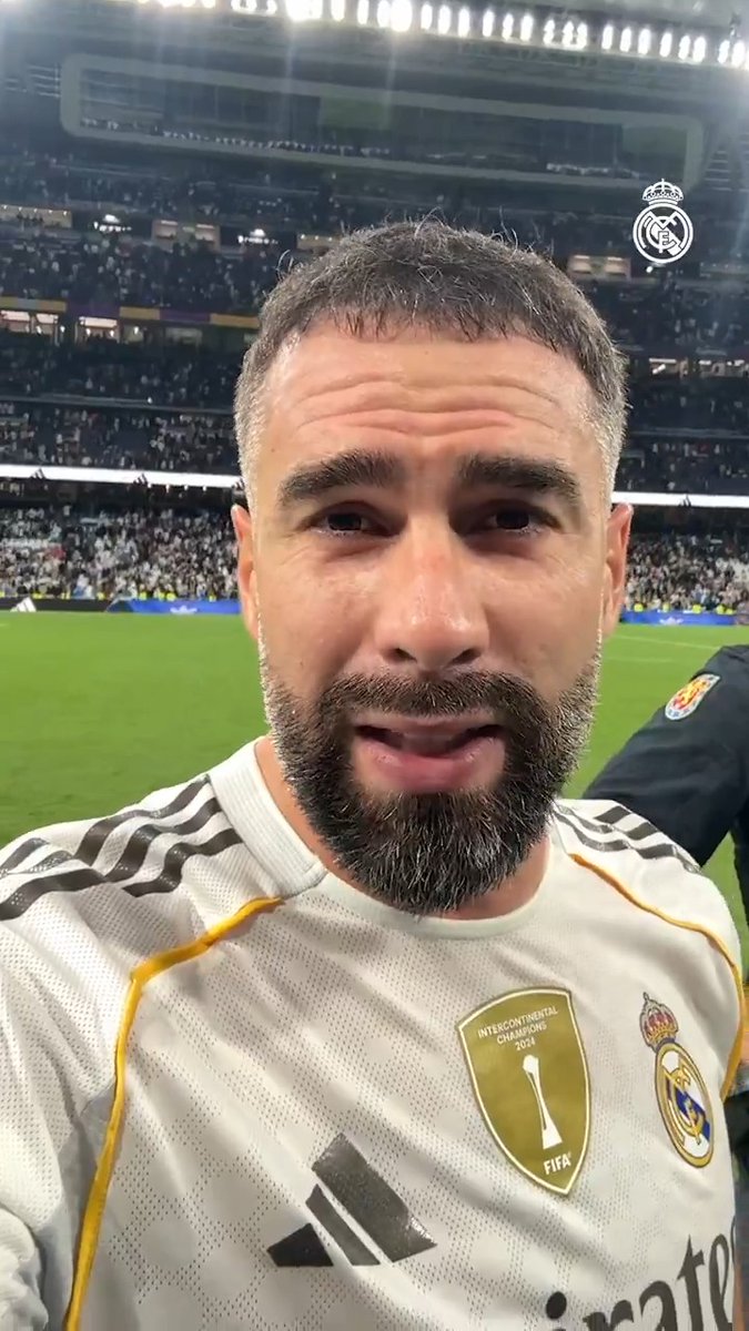 🤳 كارفاخال: "مرحباً مدريدستاس، شهدنا أجواءً رائعة اليوم! شكراً جزيلاً لكم، فجزء من هذا الانتصار يعود إليكم. علينا أن نواصل، نحن ما زلنا في الصدارة، ونحو تحقيق المزيد!"