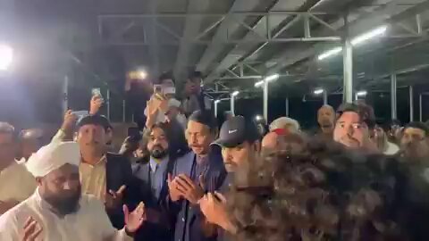 ارشد شریف شہید کی والدہ مرحومہ کے جنازے میں جنرل (ر) آصف غفور کی شرکت۔
