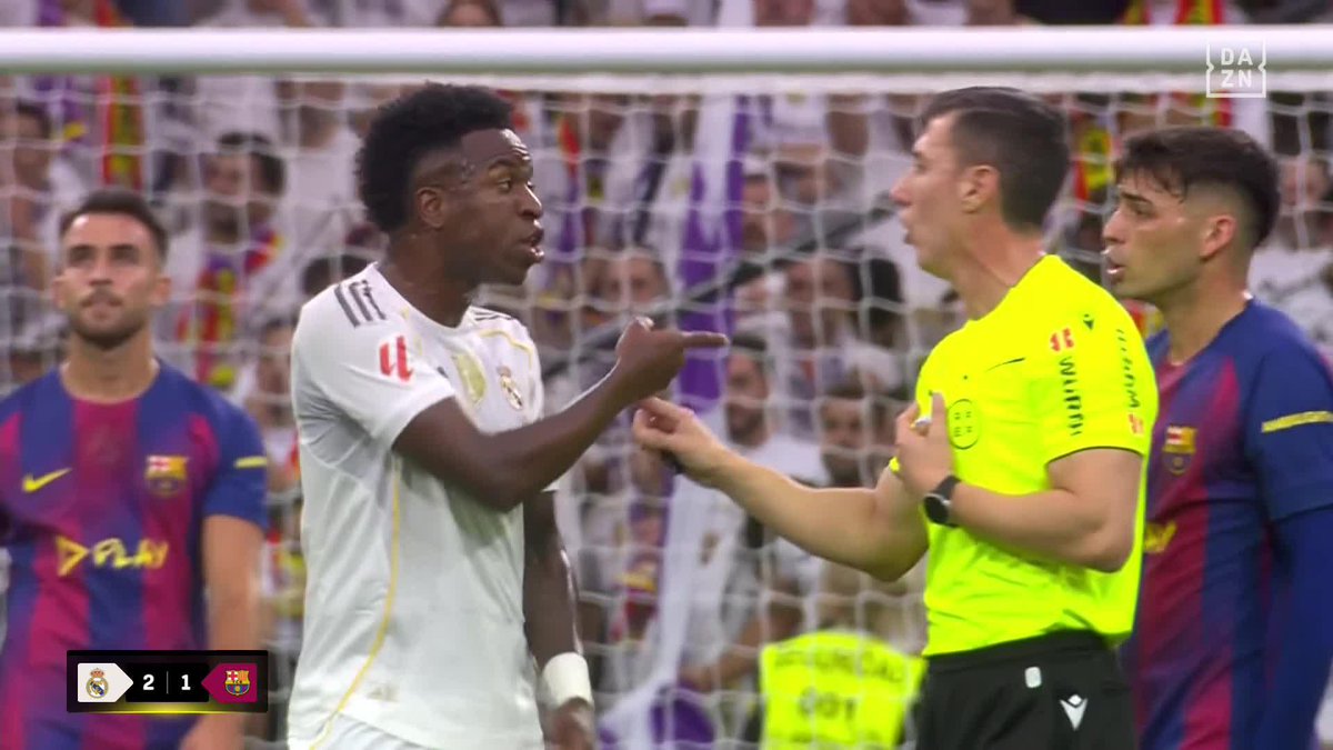 "NO ES EL CAPITÁN. Que no me toque" 🔊 Vinicius, extramotivado en ELCLÁSICO #LALIGAenDAZN ⚽